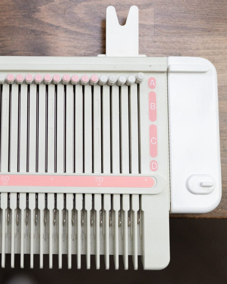 Silver Reed Silver Reed LK-150 Knitting Machine Silver Reed LK-150 Knitting Machine